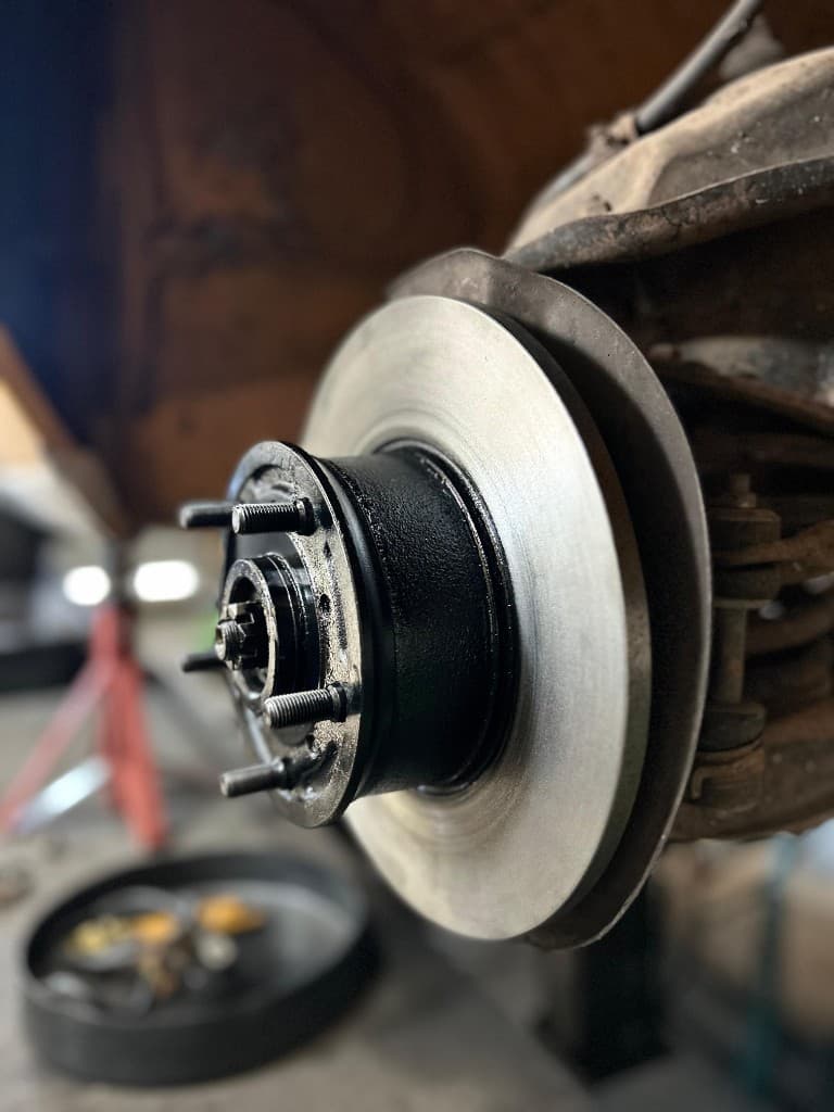 Serviço de Suspensão e Freios na oficina NOVAMEC em Contagem